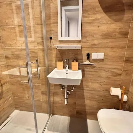 Nahe Frankfurt Flughafen & Messe נוי איזנבורג